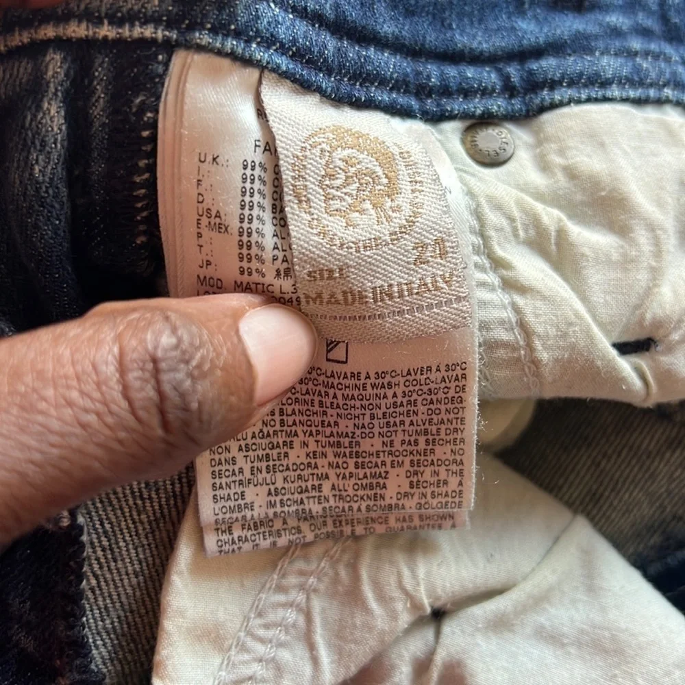 Diesel Industry Women’s Magic Jeans Size W24 L32 Distressed with Patchwork - Picture 9 of 10